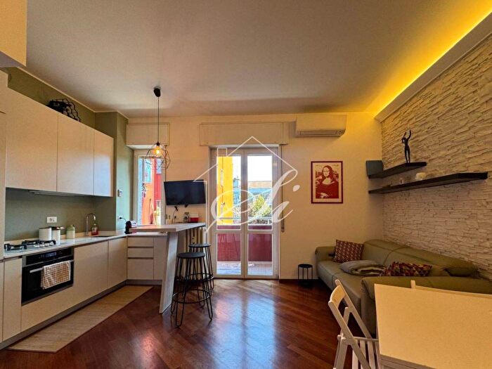 Appartamento trilocale in affitto in Via Tavazzano, Certosa, Milano