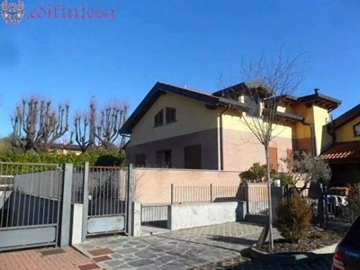 Casa con 5 locali in vendita in Via Donatori del Sangue, Lesmo