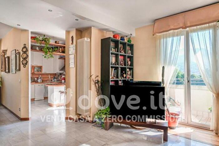 Appartamento quadrilocale in vendita in Via Lorenzina, Malgrate