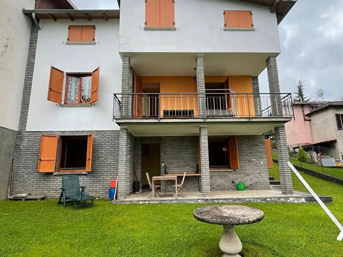 Casa trilocale in vendita in Via Monte Croce, Leffe