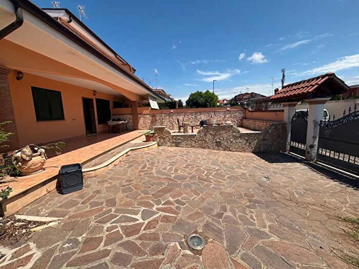 Casa quadrilocale in vendita in Via del Parco Marina di Ardea, Ardea