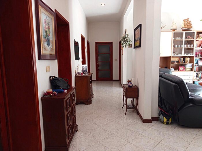 Appartamento con 5 locali in vendita in Viale dei Pini, Livorno