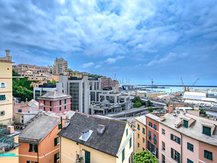 Appartamento quadrilocale in affitto in Vico San Salvatore, Centro Città, Genova