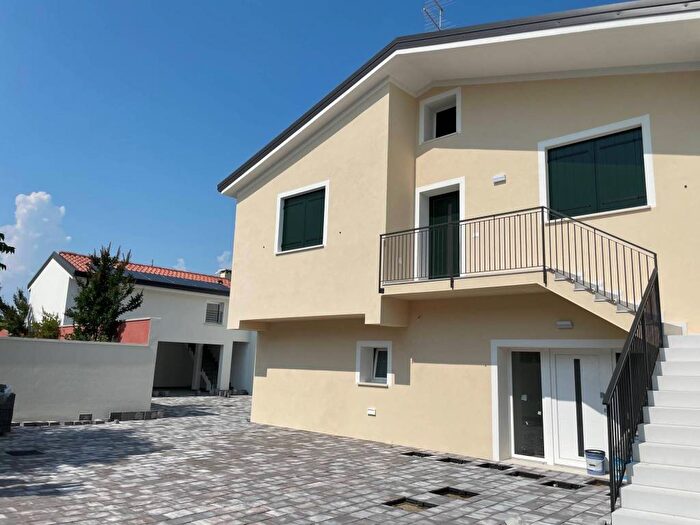 Appartamento trilocale in affitto in Centro, Dolo