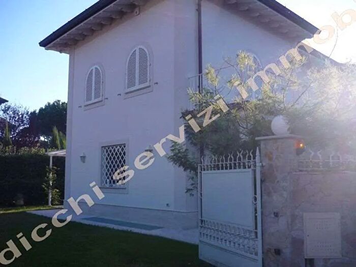 Casa trilocale in vendita in Via Ammiraglio Morin a, Forte Dei Marmi