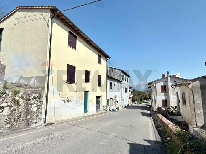 Casa con 5 locali in vendita in Santa Maria A Monte