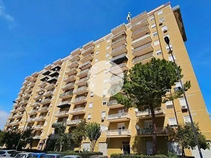 Appartamento quadrilocale in vendita in Via Azolino Hazon, Palermo