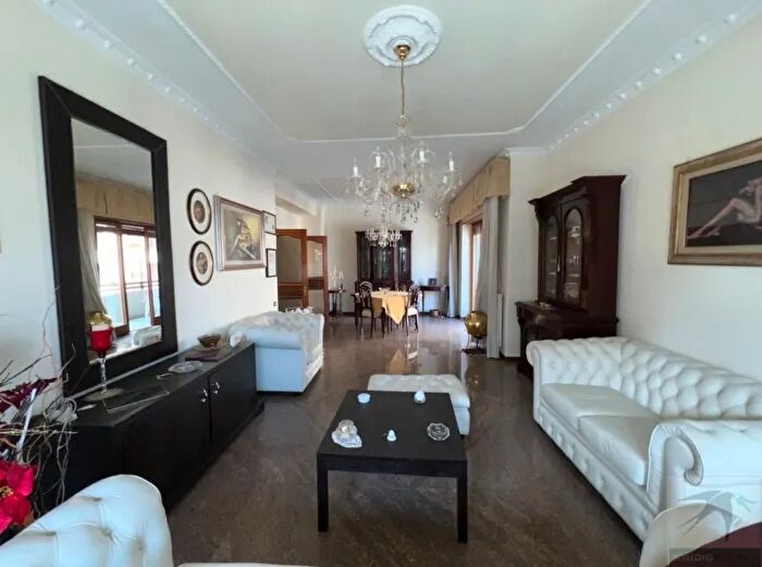 Appartamento con 6 locali in vendita in Rende