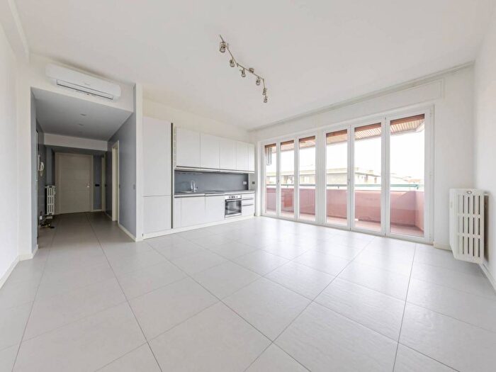 Appartamento trilocale in affitto in Via Magenta, Rondò Torretta, Sesto San Giovanni