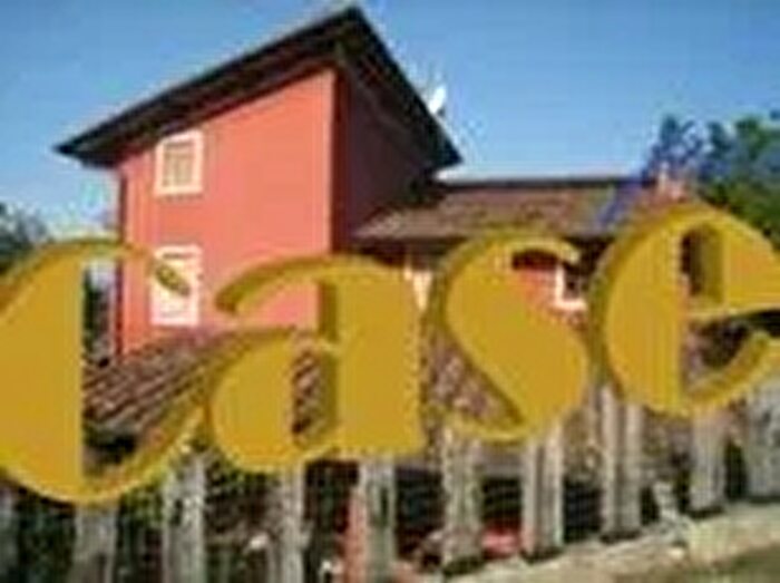 Casa con 12 locali in vendita in Camaiore