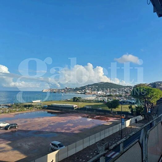 Appartamento trilocale in vendita in Via Lungomare Caboto, Gaeta