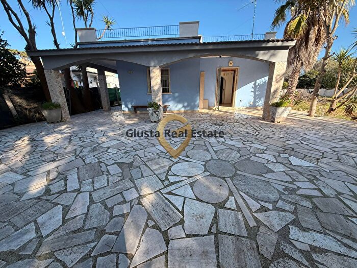 Casa con 5 locali in vendita in Cda Episcopana, Oria