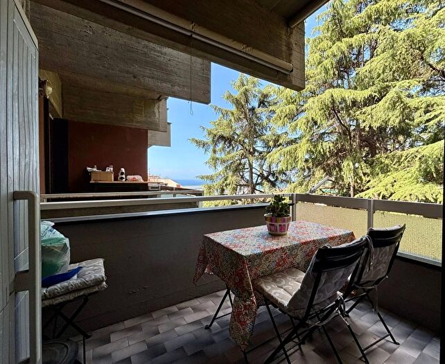 Appartamento trilocale in vendita in Via Rollino, Genova