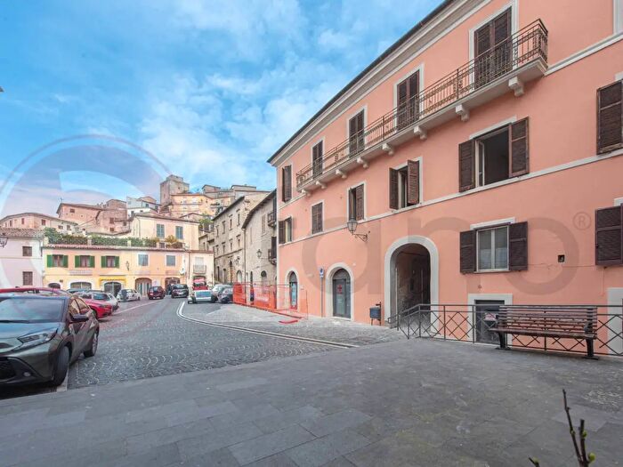 Casa con 16 locali in vendita in Piazza Guglielmo Marconi, Monte San Giovanni Campano