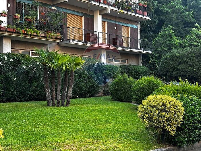 Appartamento con 8 locali in vendita in Viale Regina Margherita, Messina