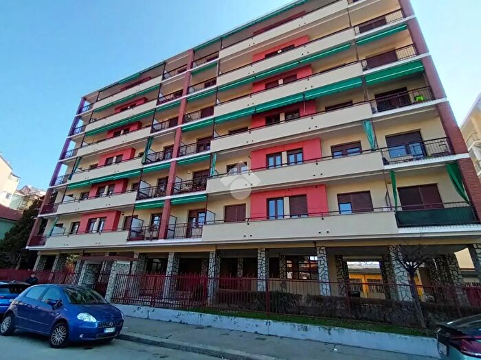 Appartamento trilocale in vendita in Via Sapri, Torino