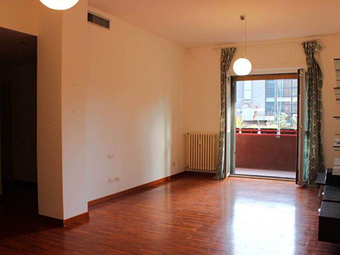 Appartamento trilocale in affitto in Via delle Orchidee, Primaticcio, Milano