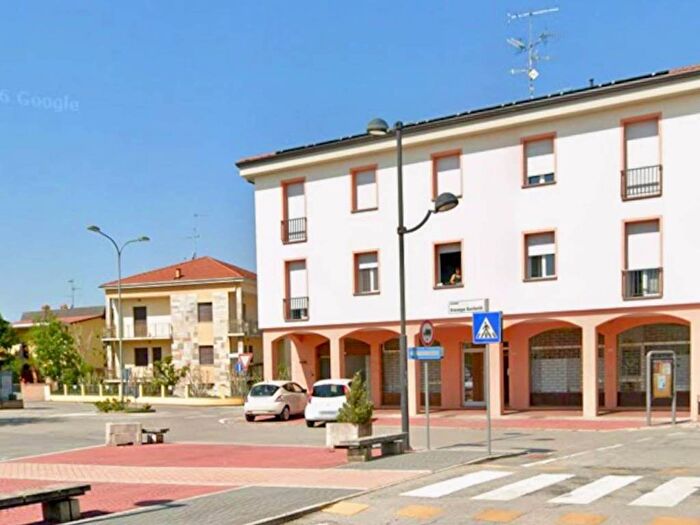 Appartamento trilocale in affitto in Piazza Giuseppe Garibaldi, Dosso, Terre del Reno
