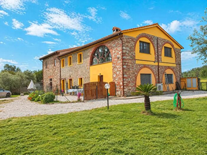 Casa con 10 locali in vendita in San Giuliano Terme