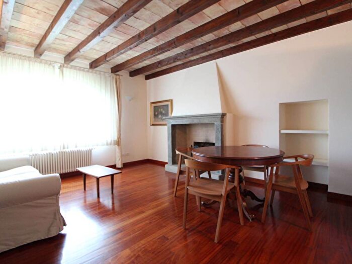 Appartamento trilocale in affitto in Via al Monte, Semicentro, Cantù