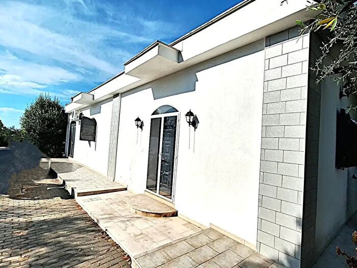 Casa quadrilocale in vendita in Via della Vela, Bari