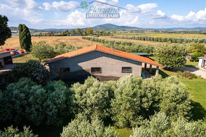 Casa quadrilocale in vendita in Strada Origlio, Capalbio