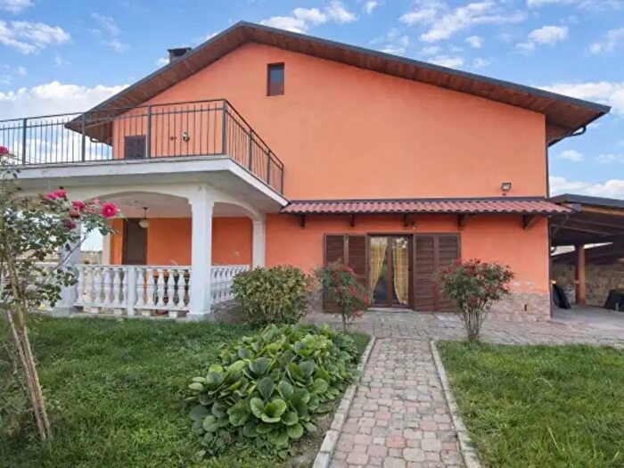 Casa con 5 locali in vendita in Carmagnola