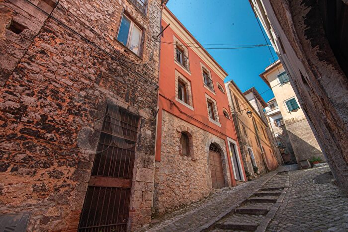 Appartamento con 10 locali in vendita in Via Goffredo Mameli, Priverno