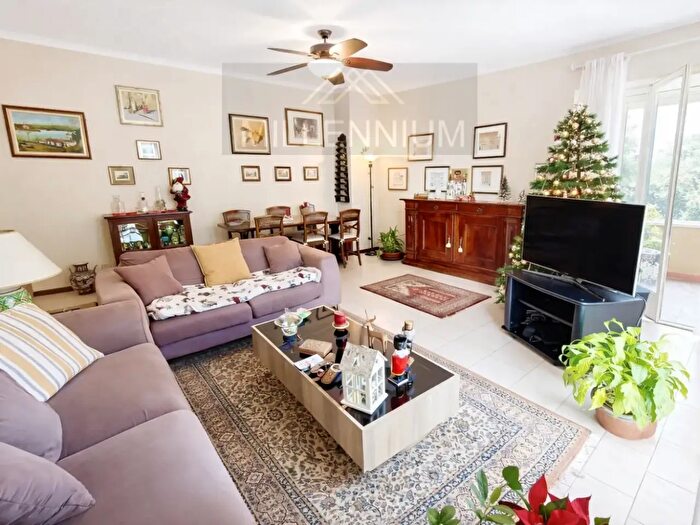 Appartamento trilocale in vendita in Arona