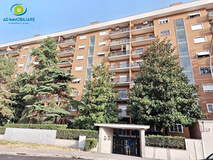 Appartamento quadrilocale in affitto in Via Libero Leonardi, Cinecittà, Roma