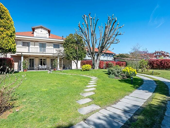 Casa con 15 locali in vendita in Via Parisietto, Vinovo