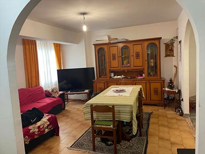 Casa con 7 locali in vendita in Chieti