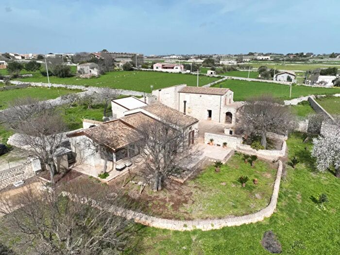 Casa con 5 locali in vendita in Modica