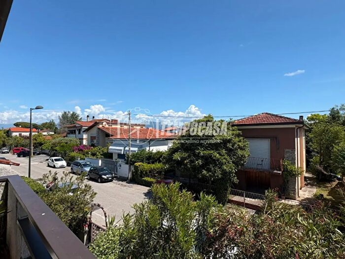 Appartamento trilocale in vendita in Via Guglielmo Oberdan Torre del Lago Puccini, Viareggio
