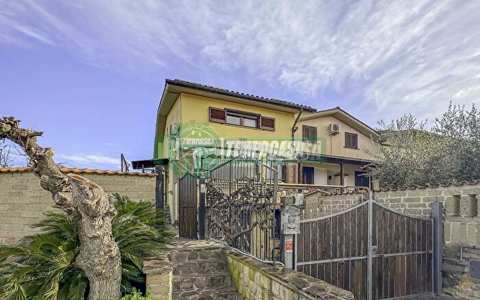 Casa con 5 locali in vendita in Via Colle Biadaro, Anguillara Sabazia