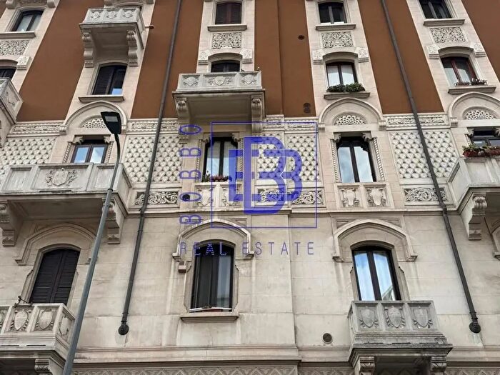 Appartamento quadrilocale in vendita in Viale Romagna, Milano