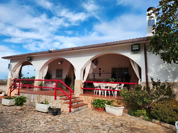 Casa con 6 locali in vendita in Strada Madonna dAndria, Martina Franca