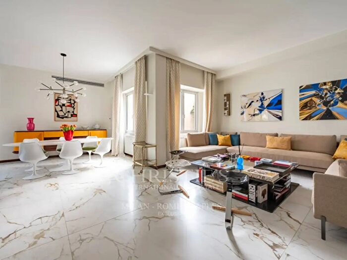 Appartamento con 5 locali in vendita in Via Gaetano Donizetti, Milano