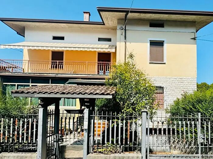 Appartamento quadrilocale in vendita in Via Rimembranza a Trav, Ghedi