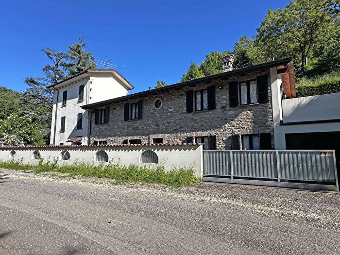 Casa con 6 locali in vendita in Recesio, Bettola