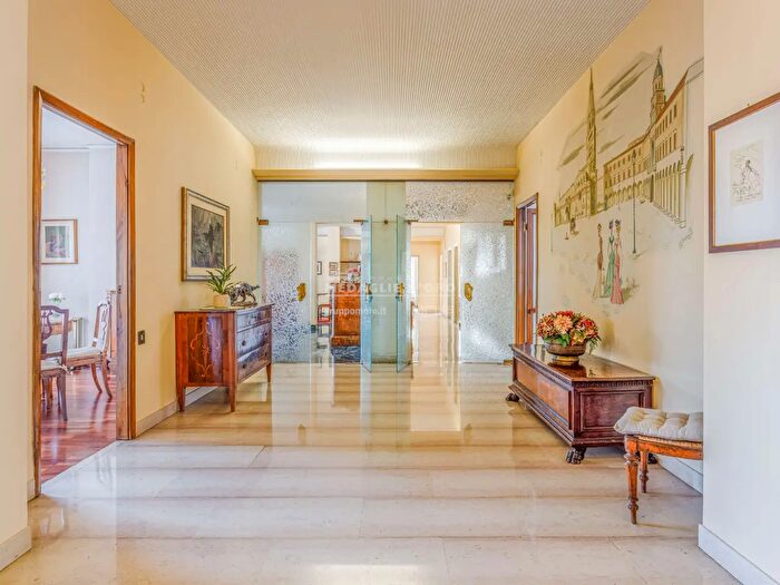 Appartamento con 6 locali in vendita in AdZe Via Monte Sabotino, Modena