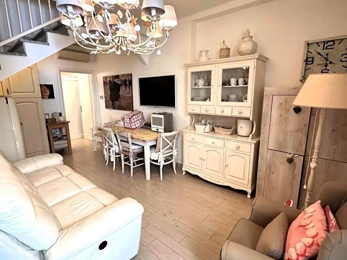 Casa con 6 locali in vendita in Forte Dei Marmi