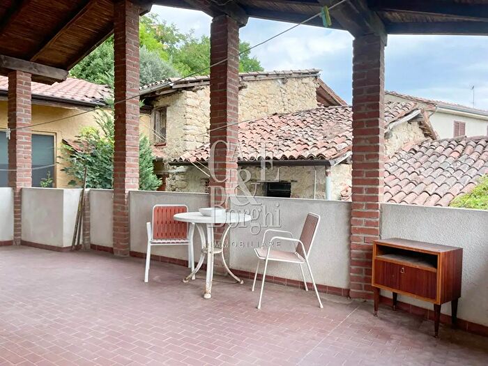 Casa con 6 locali in vendita in Varzi