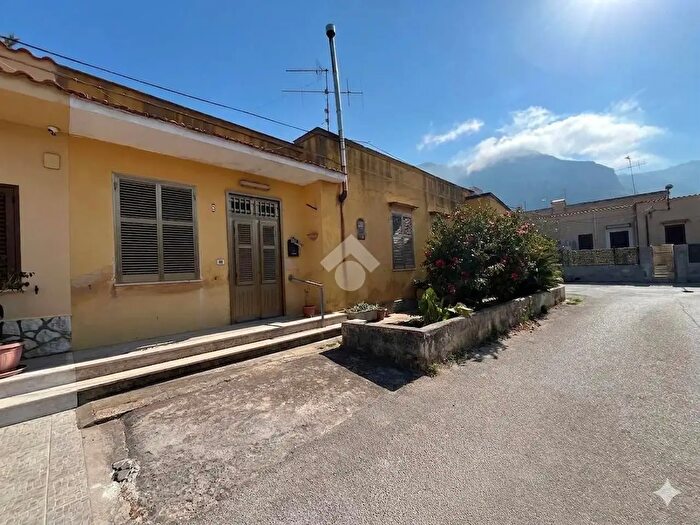Casa con 7 locali in vendita in Via Salvatore Quasimodo, Castellammare Del Golfo