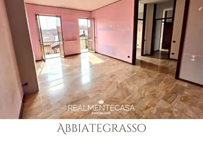 Appartamento trilocale in vendita in Via San Carlo Borromeo, Abbiategrasso