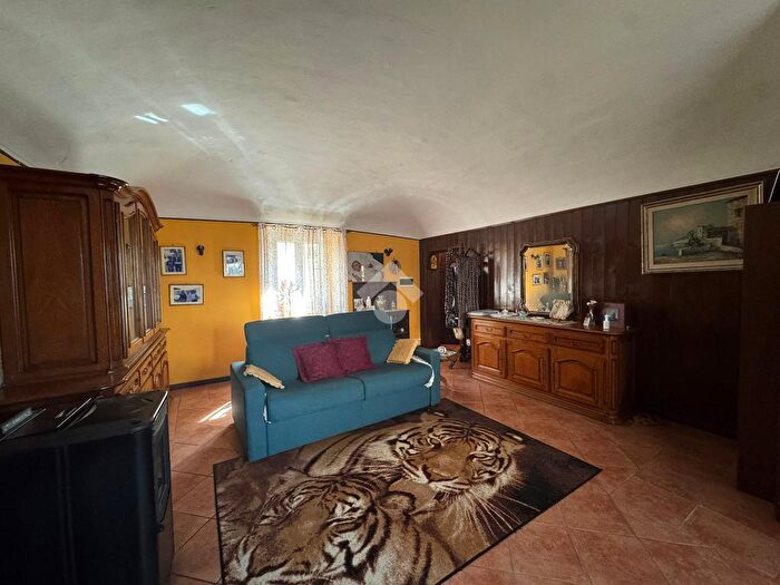 Casa trilocale in vendita in Via Castello, Rive