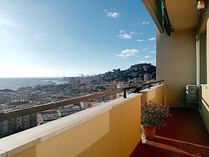 Appartamento con 6 locali in vendita in Via Giovanni Opisso, Genova