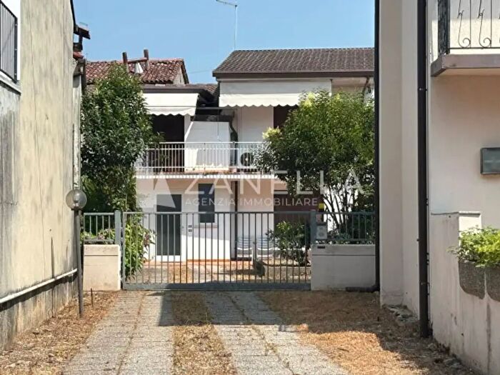 Casa con 6 locali in vendita in Vicolo Enrico Fermi, San Martino Di Lupari