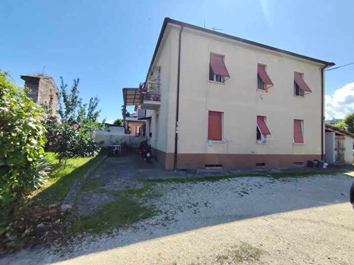 Casa con 6 locali in vendita in Terni