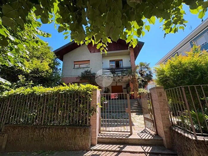 Appartamento con 6 locali in vendita in Corso Roma, Cuorgne'